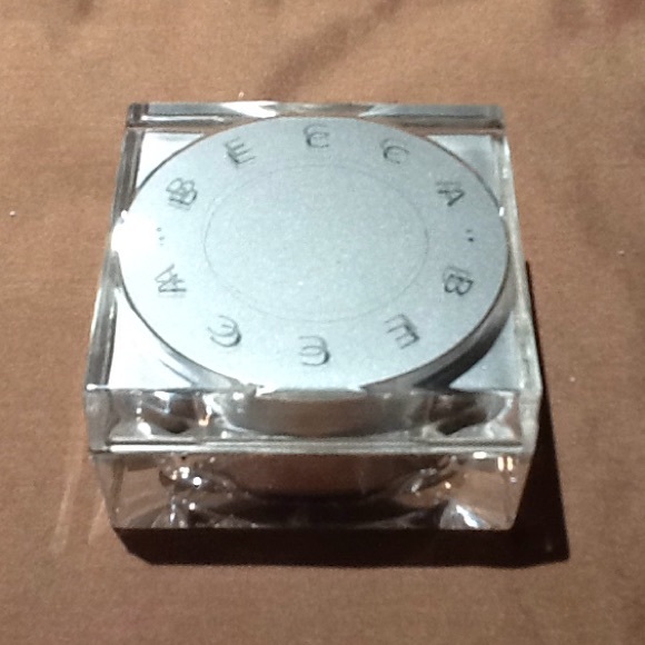 BECCA Other - BECCA Soft Light Blurring Powder in Golden Hour